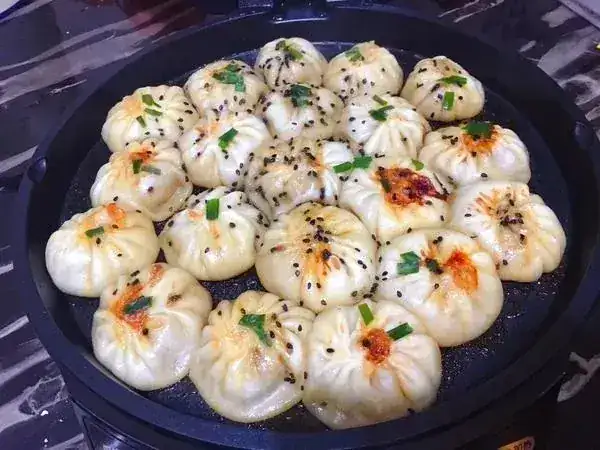 Shengjianbao pan-fried pork buns crispy bottom