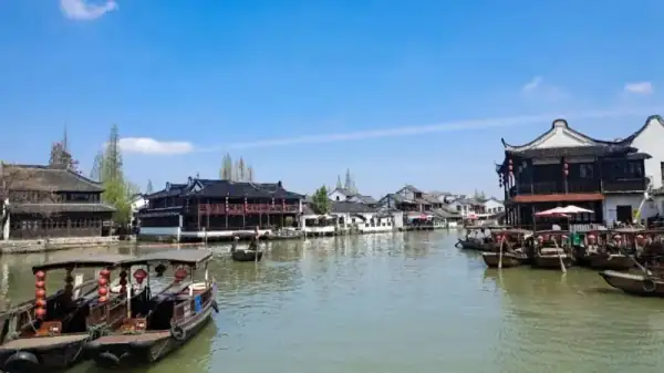 Canals and stone bridges of Zhujiajiao Water Town
