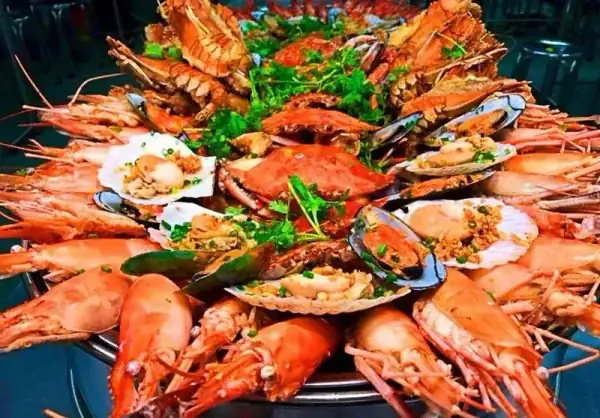 Cantonese style seafood fresh clams shrimp crab with ginger scallion