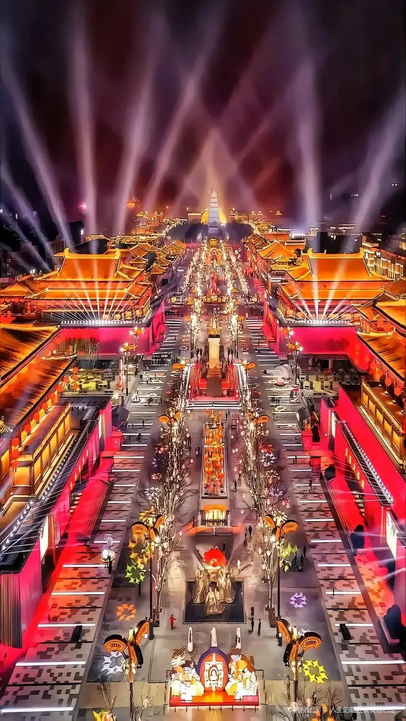 Datang Everbright City pedestrian street lit in red Tang dynasty style at night